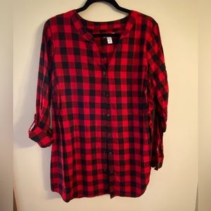 Woman’s size 1X Croft and Barrow flannel blouse re/black plaid